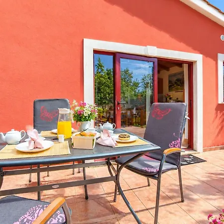 Prázdninový dům House Nada