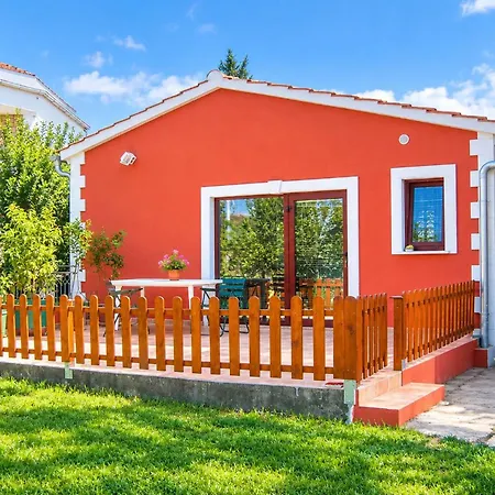 Prázdninový dům House Nada *
